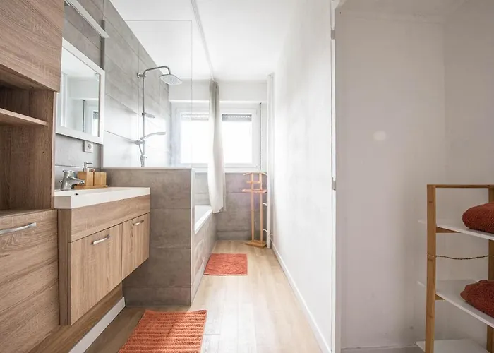Le Schuman Centre Parking Apartment